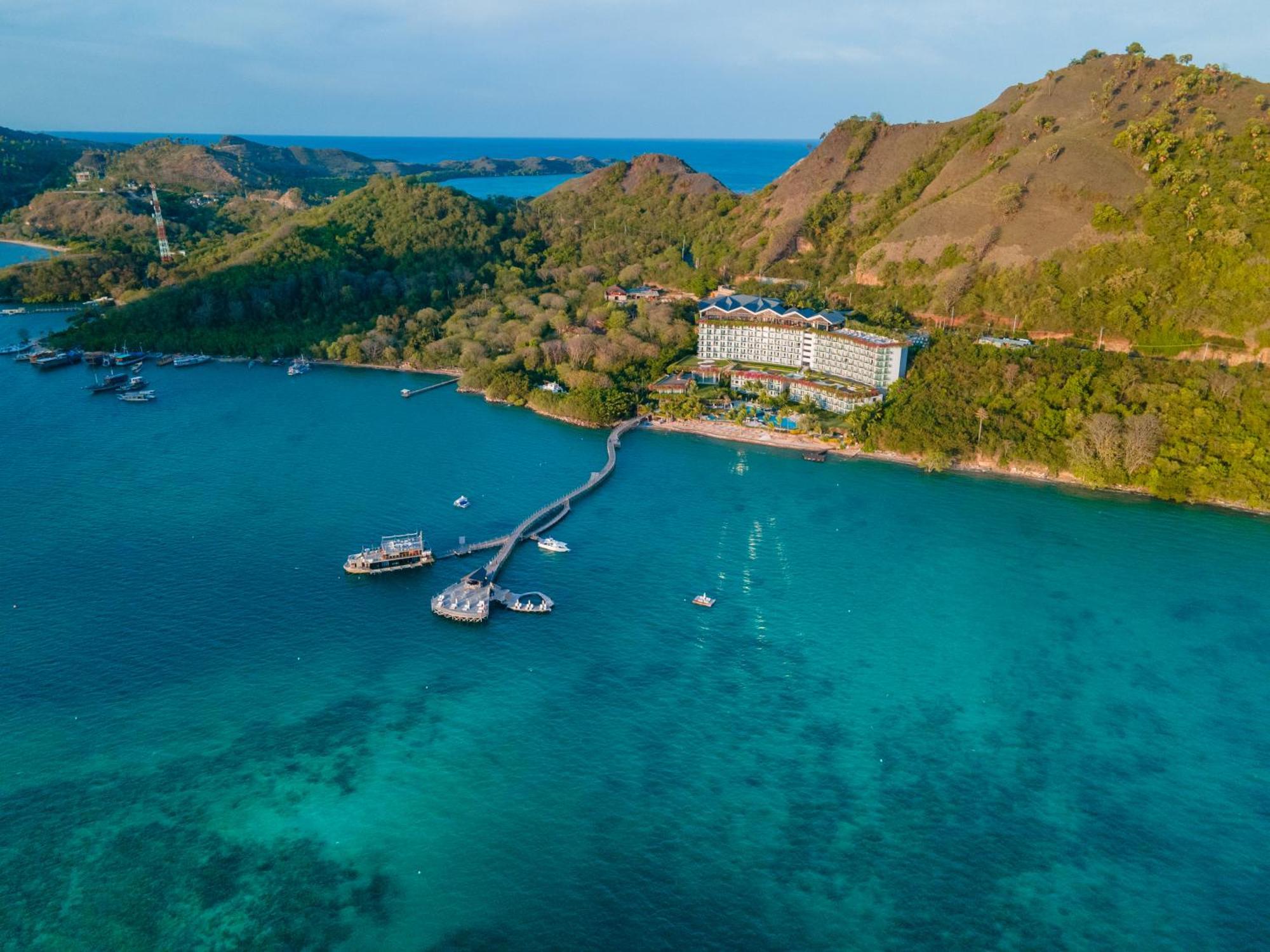 Hotel Ayana Komodo Waecicu Beach à Labuan Bajo Extérieur photo